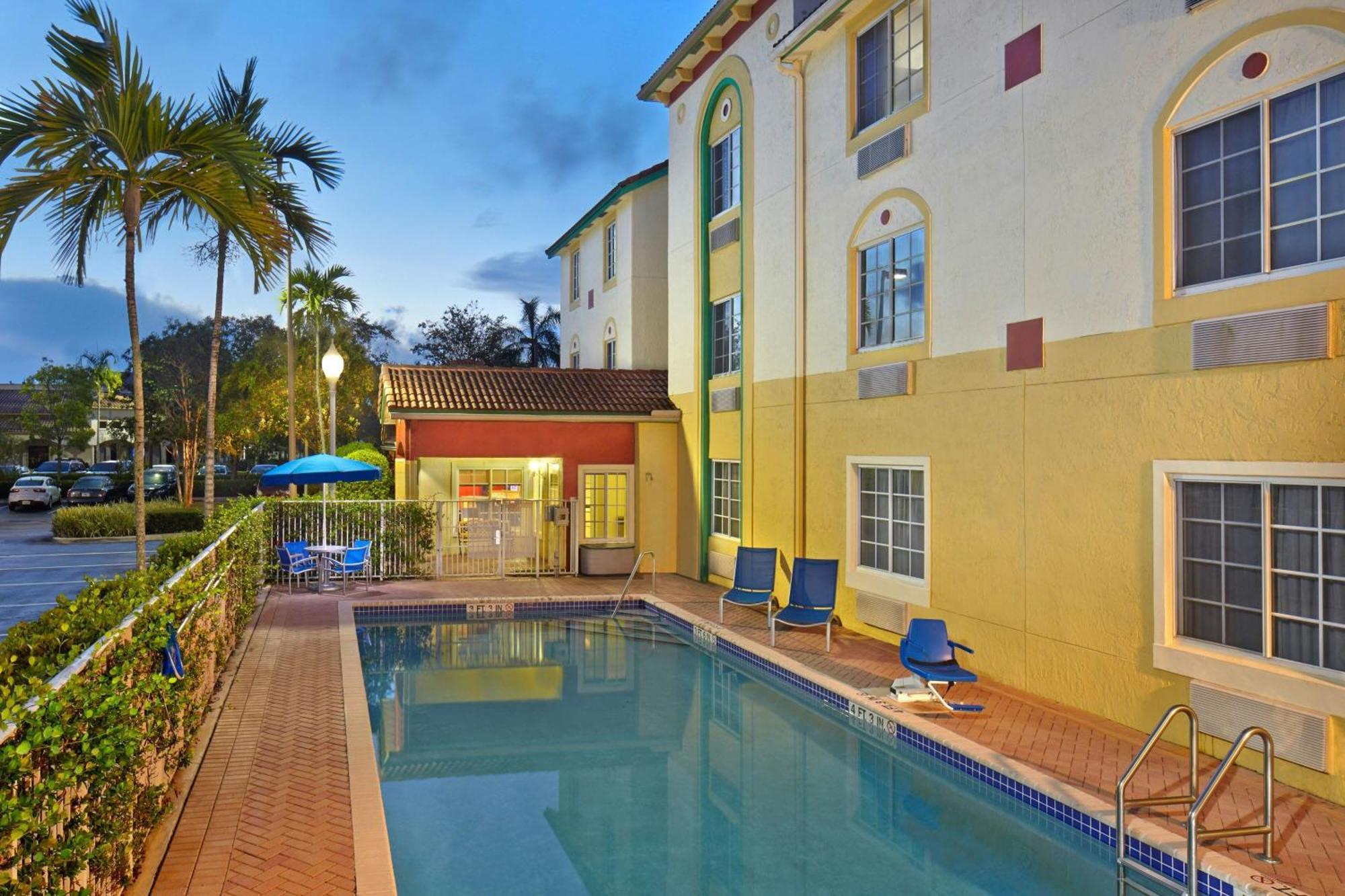 Towneplace Suites By Marriott Fort Lauderdale Weston Exterior photo
